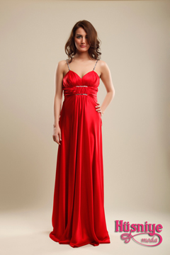 2010 halter red satin fabric dresses   , the chest and waist part of the body sitting on , with henna dress as to be   preferred a model .