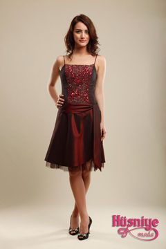 Hanger , taffeta kumaşdan a short   night suit different color alternatifleir present .