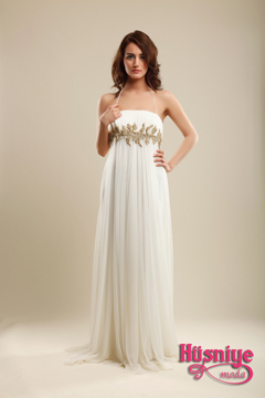Hanger 2010 cream-colored dresses ,   different color alternatives mevcut.G&ouml;ğ&uuml;s six gold or silver embroidered tulle   fabric used the night clothing chest part of the drape work .